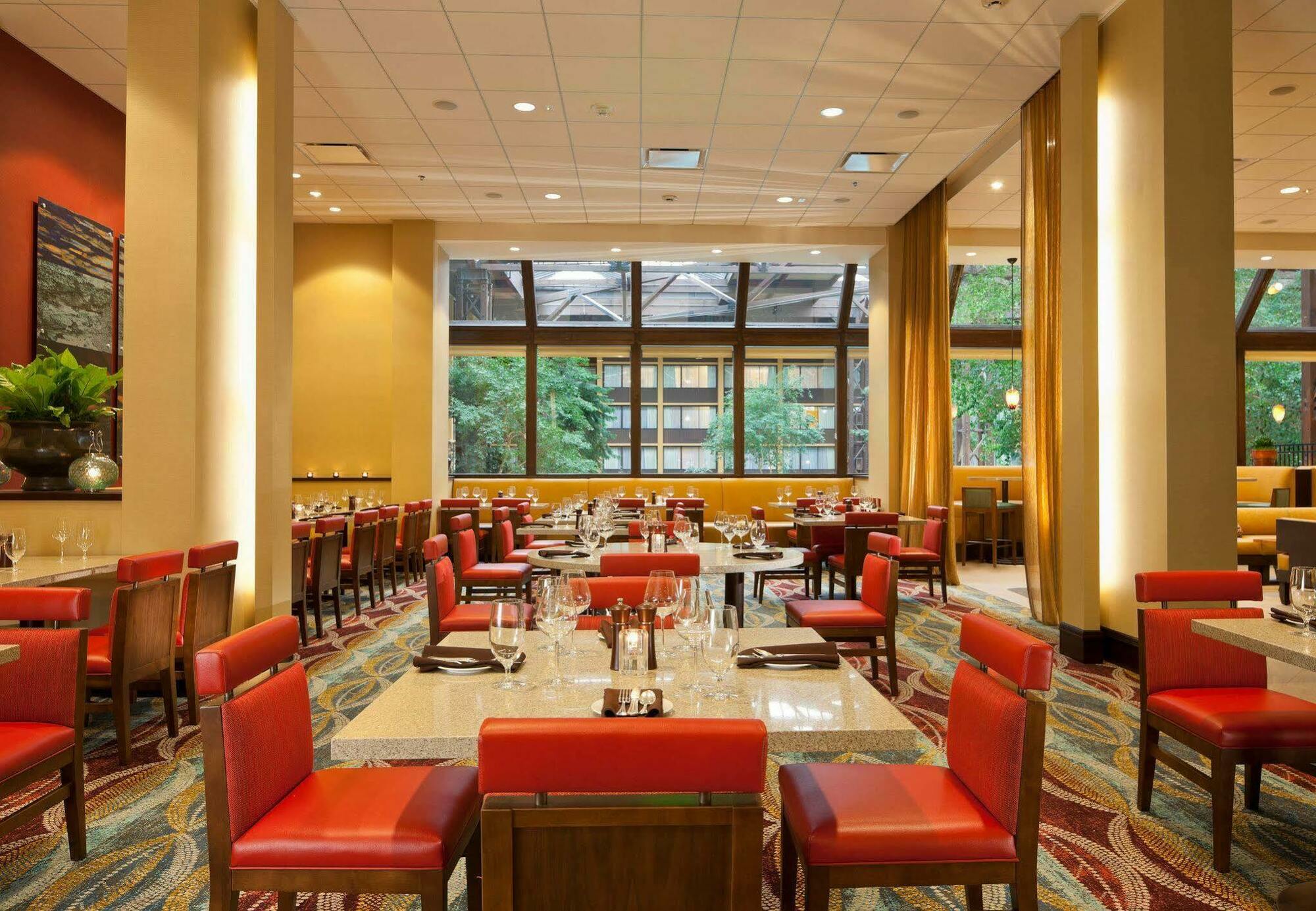 Seattle Airport Marriott Hotel SeaTac Restaurant photo